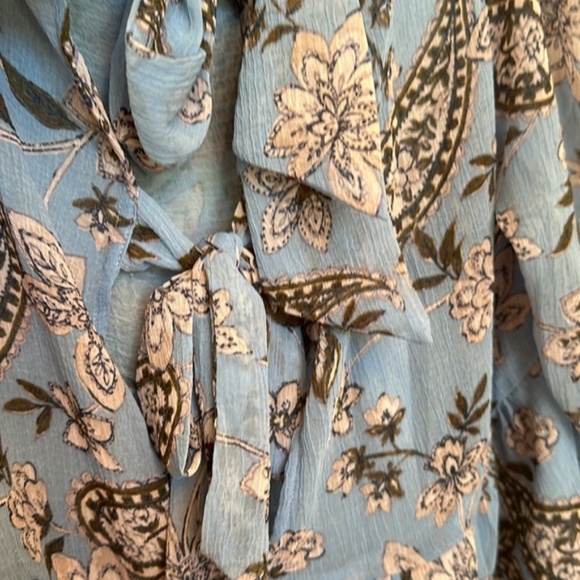 AMERICAN EAGLE paisley floral fluttered sleeve boho bow tie back blouse size M - Picture 6 of 7